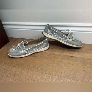 Women’s Sperry shoes/dock shoes boat shoes fashion sneakers
